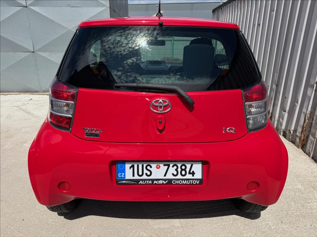 toyota-iq-1-0-mozna-i-vymena-za-jiny - 4