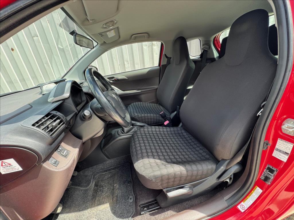 toyota-iq-1-0-mozna-i-vymena-za-jiny - 8