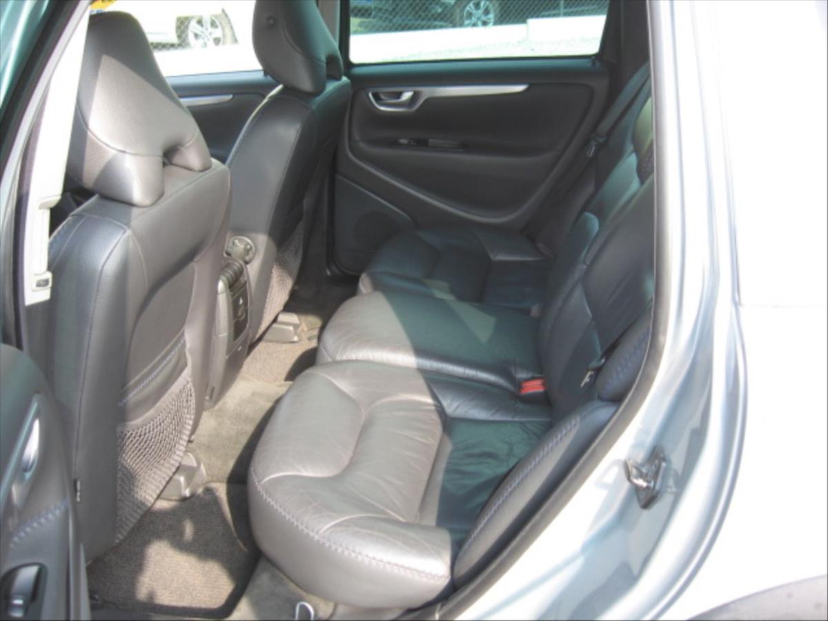 volvo-xc70-2-4-d5-automat-awd - 8