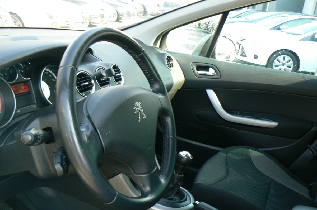 peugeot-308-1-6-hdi-panorama - 8