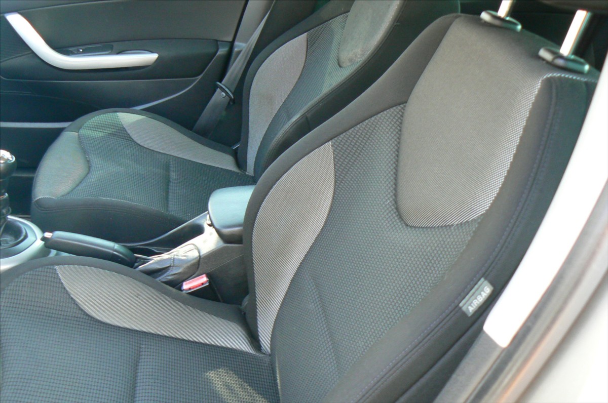 peugeot-308-1-6-hdi-panorama - 9