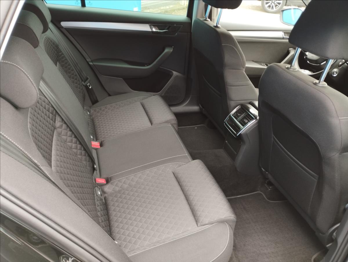 skoda-superb-2-0-tdi-110kw-ambition-combi-dsg - 8