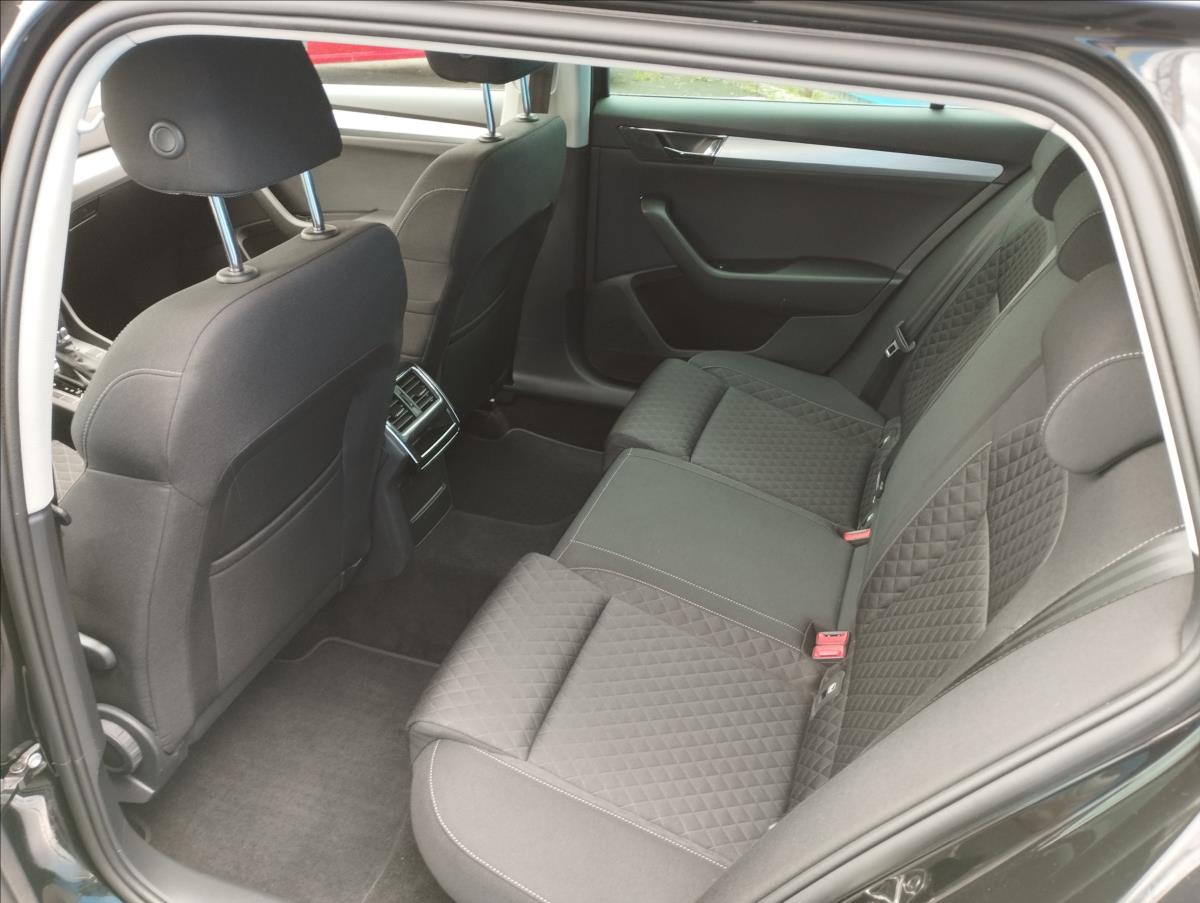 skoda-superb-2-0-tdi-110kw-ambition-combi-dsg - 9