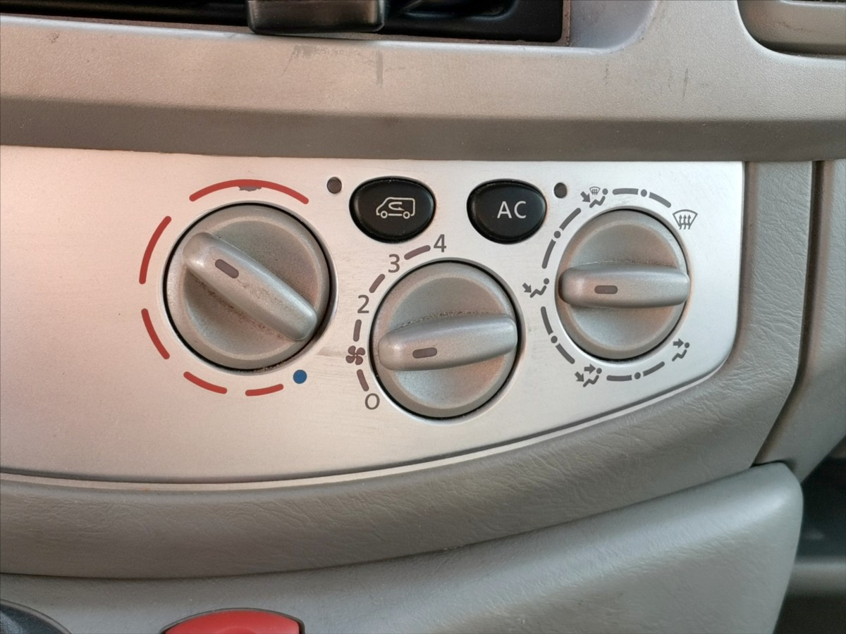renault-trafic-2-5dci-generation-nez-topeni - 9