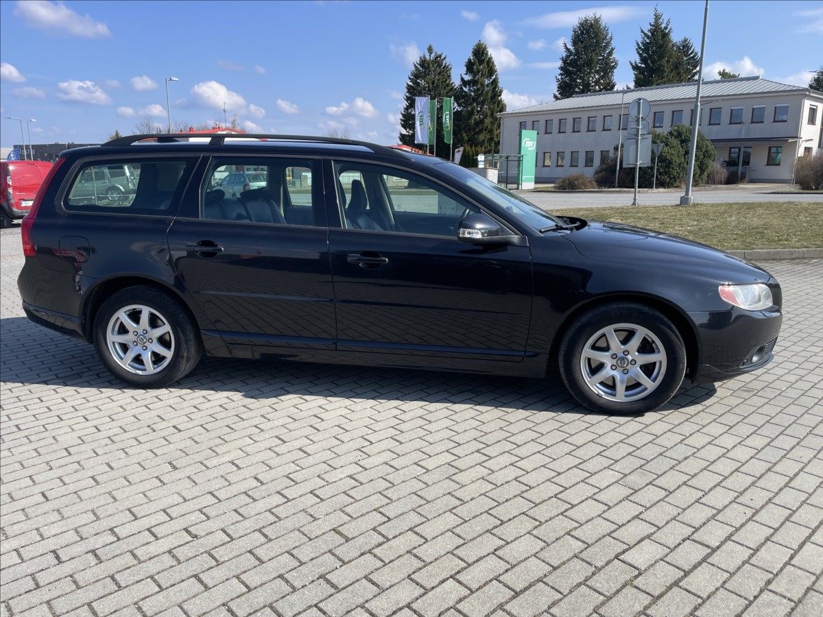 volvo-v70-2-4-d5-awd-momentum-odp-dph - 4