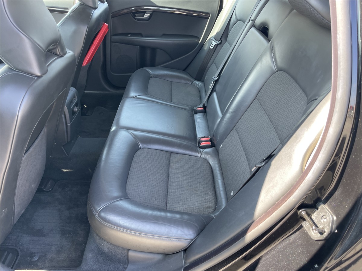 volvo-v70-2-4-d5-awd-momentum-odp-dph - 7