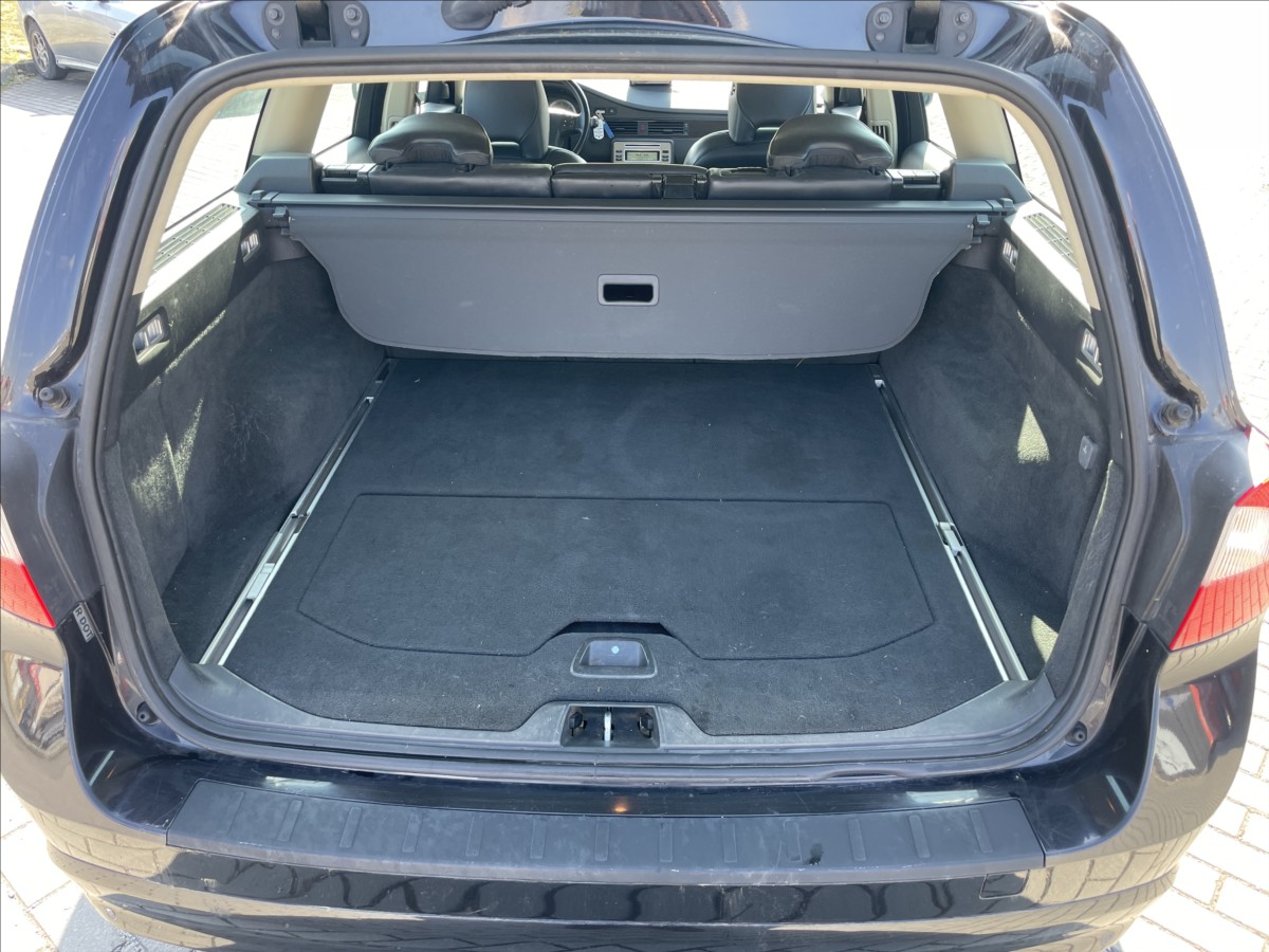 volvo-v70-2-4-d5-awd-momentum-odp-dph - 8