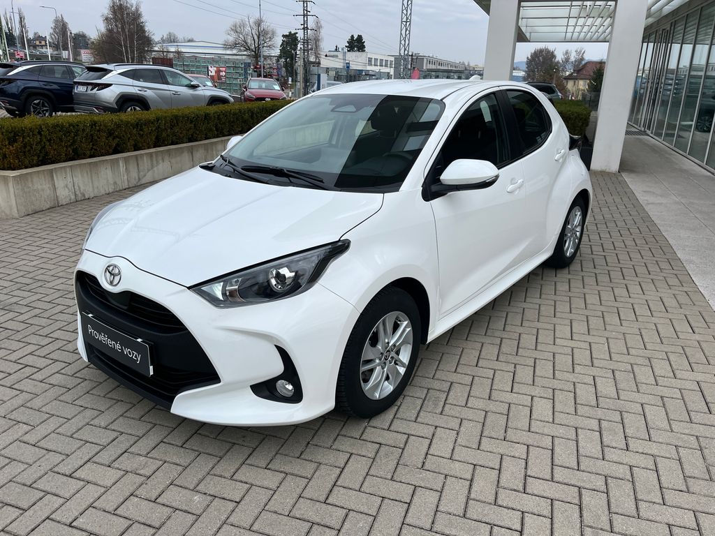 toyota-yaris-1-5-hybrid-e-cvt-comfort - 1
