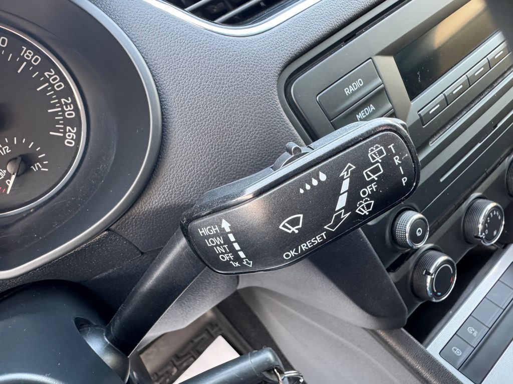 skoda-octavia-combi-1-2-tsi-ambition - 9
