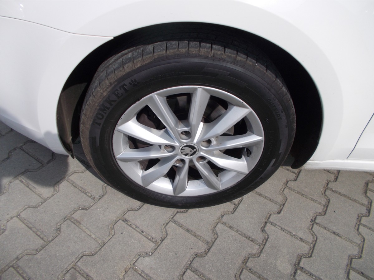 skoda-octavia-2-0-tdi-110-kw-digiklima-stk-10-2027-iii - 5