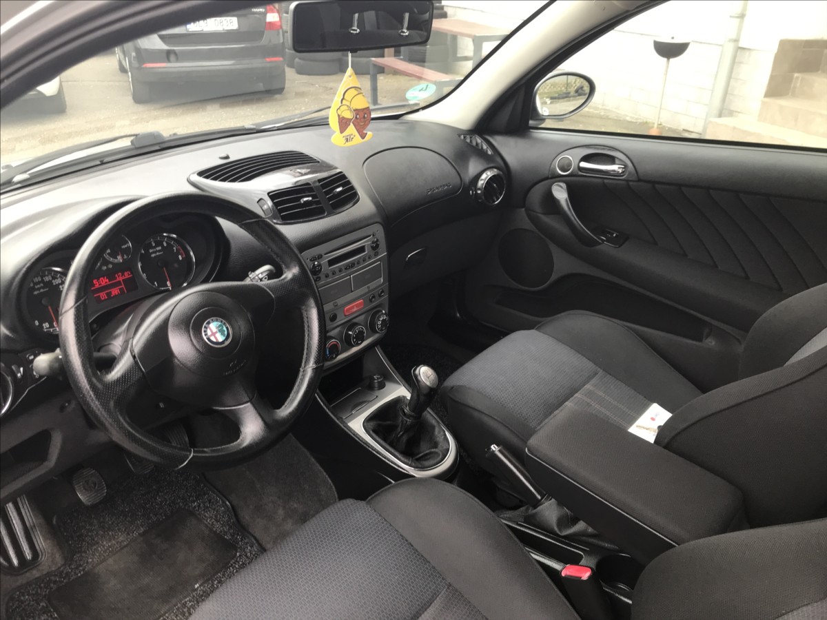 alfa-romeo-147-1-6-i-3dv-77kw - 6