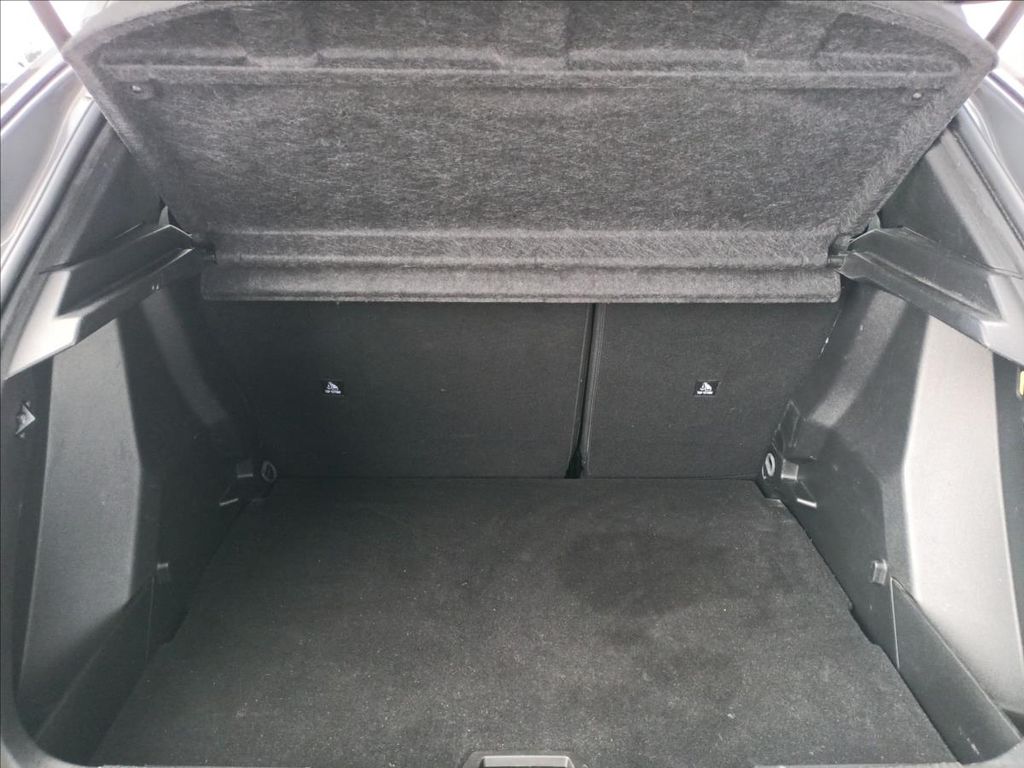 peugeot-2008-allure-1-2-pt-130k-eat8 - 5