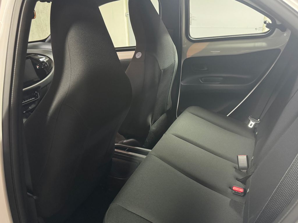 toyota-aygo-1-5-hybrid-116k-active - 9