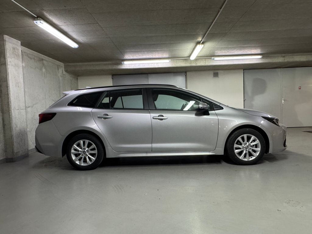 toyota-corolla-comfort-tech-1-8-hybrid-e-cvt-sport - 3