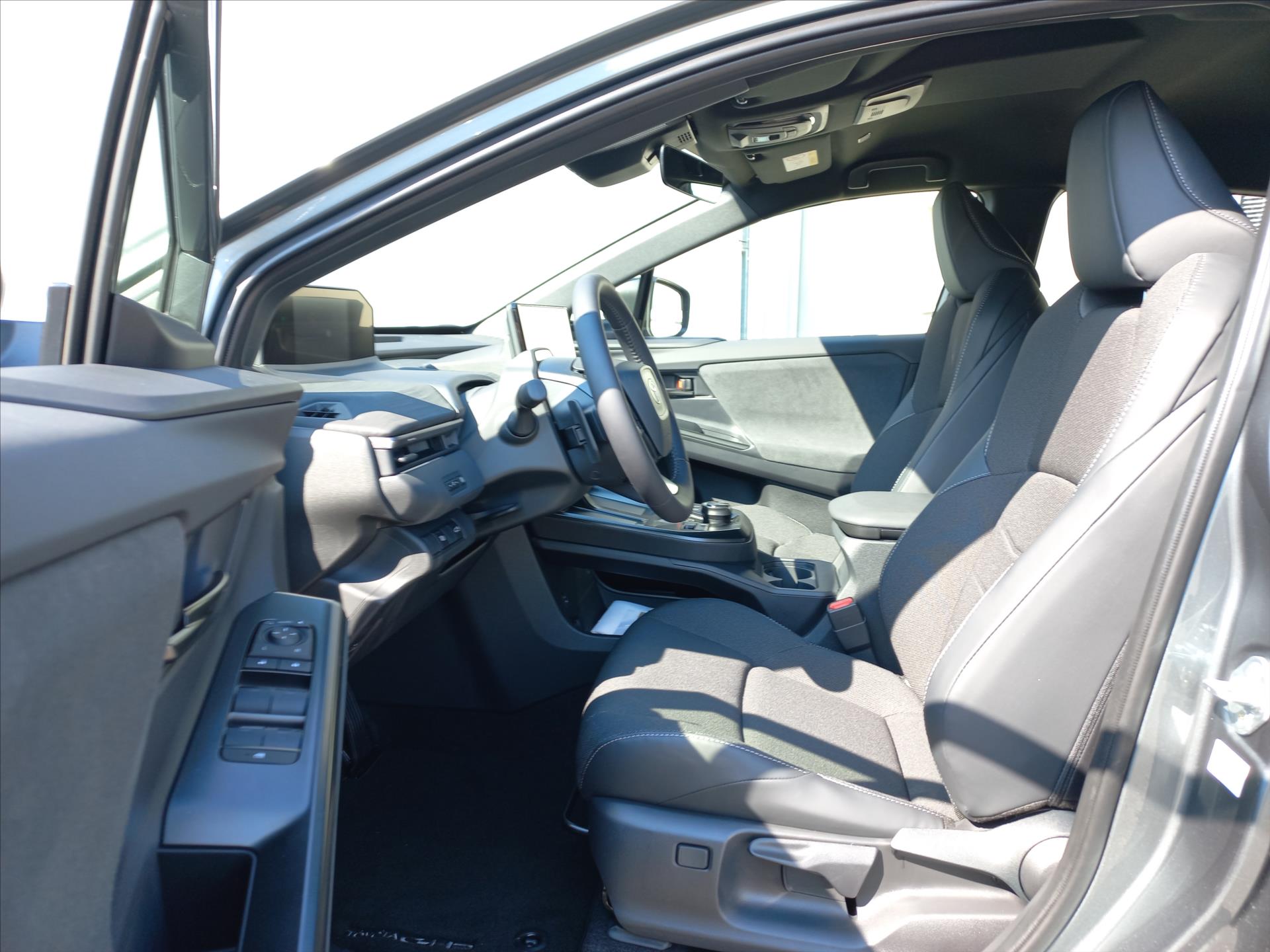 toyota-c-hr-2-0-bev-224k-at-style-dynamic - 6