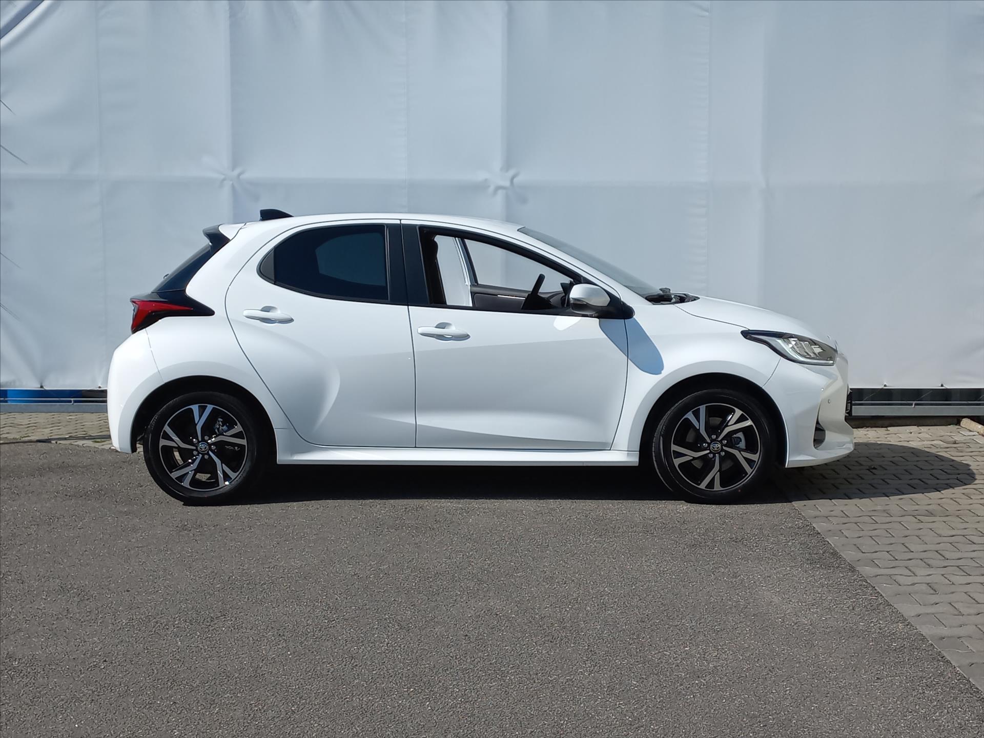toyota-yaris-1-5-hybrid-e-cvt-116k-style - 1