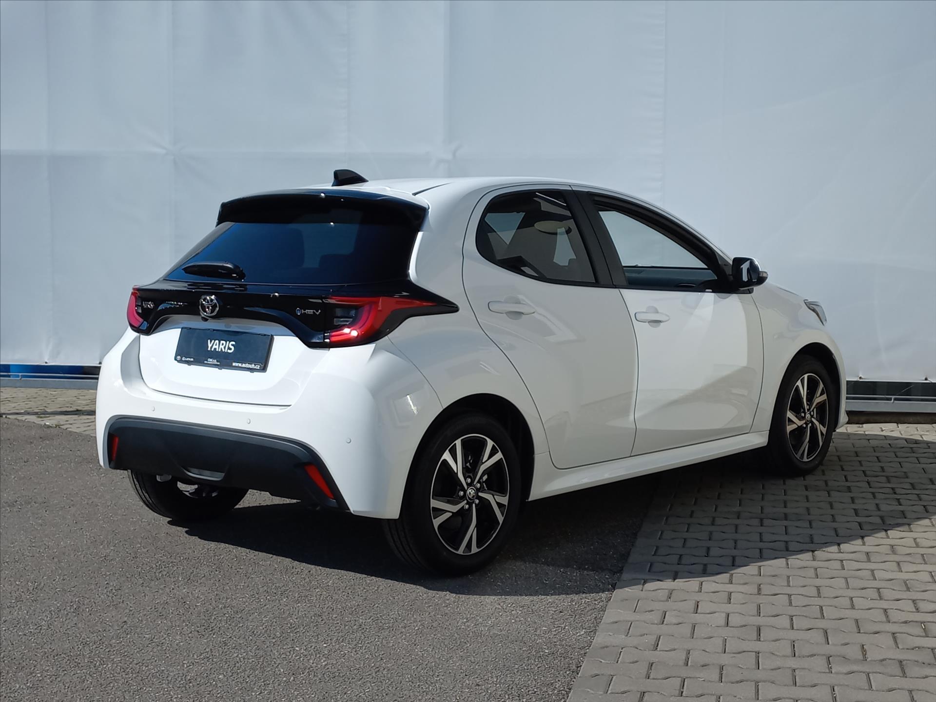 toyota-yaris-1-5-hybrid-e-cvt-116k-style - 2