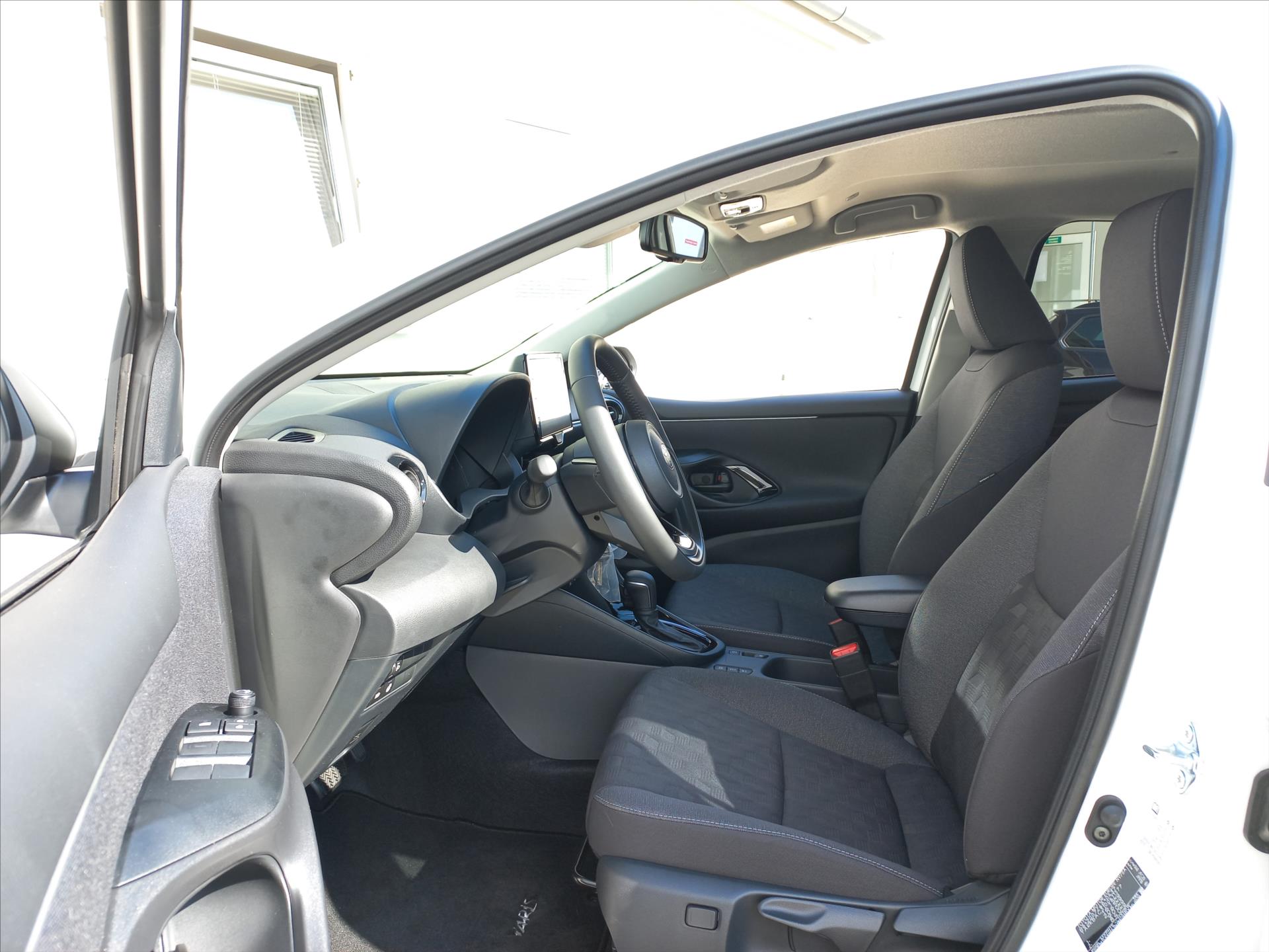 toyota-yaris-1-5-hybrid-e-cvt-116k-style - 7