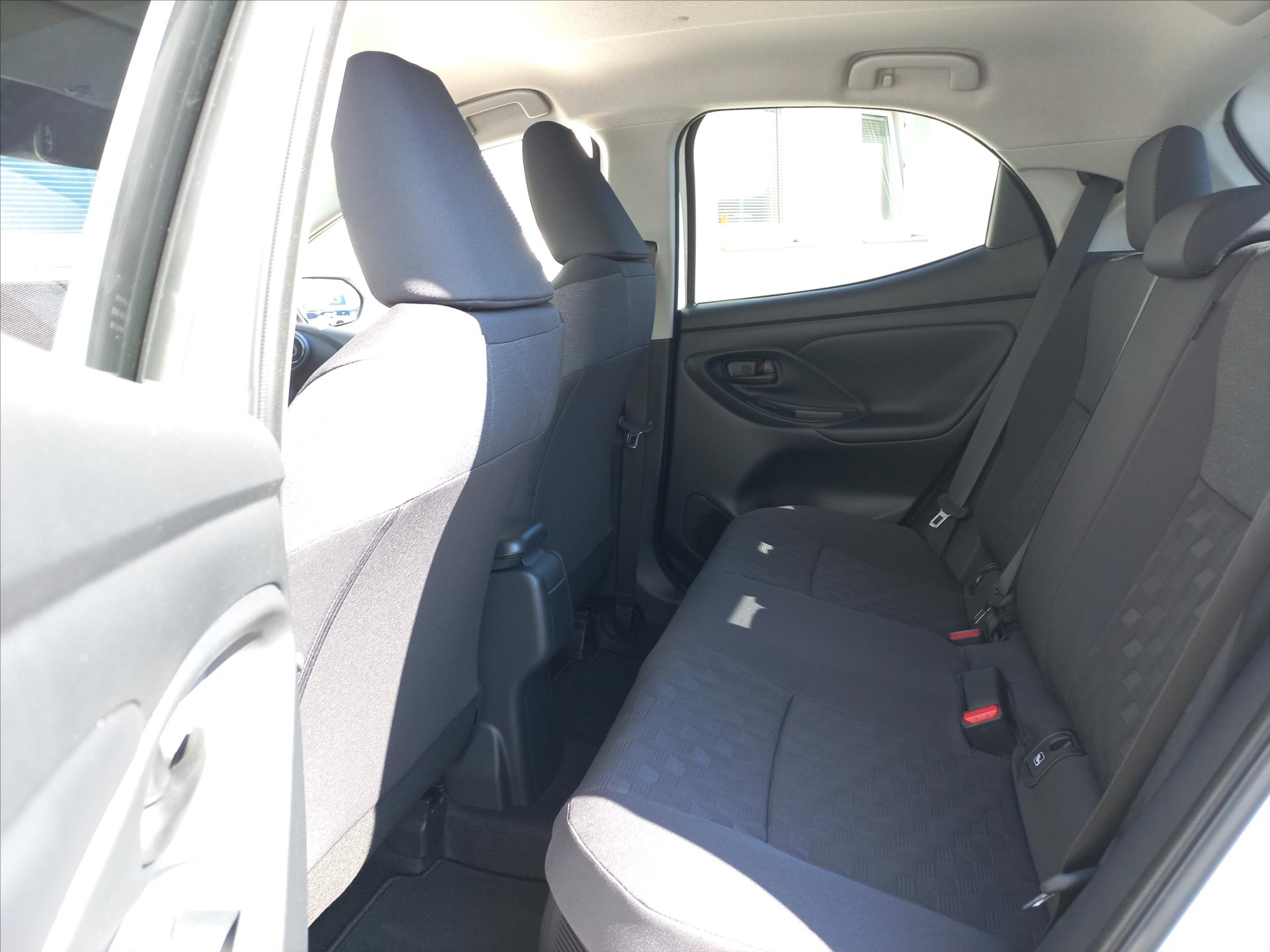 toyota-yaris-1-5-hybrid-e-cvt-116k-style - 8