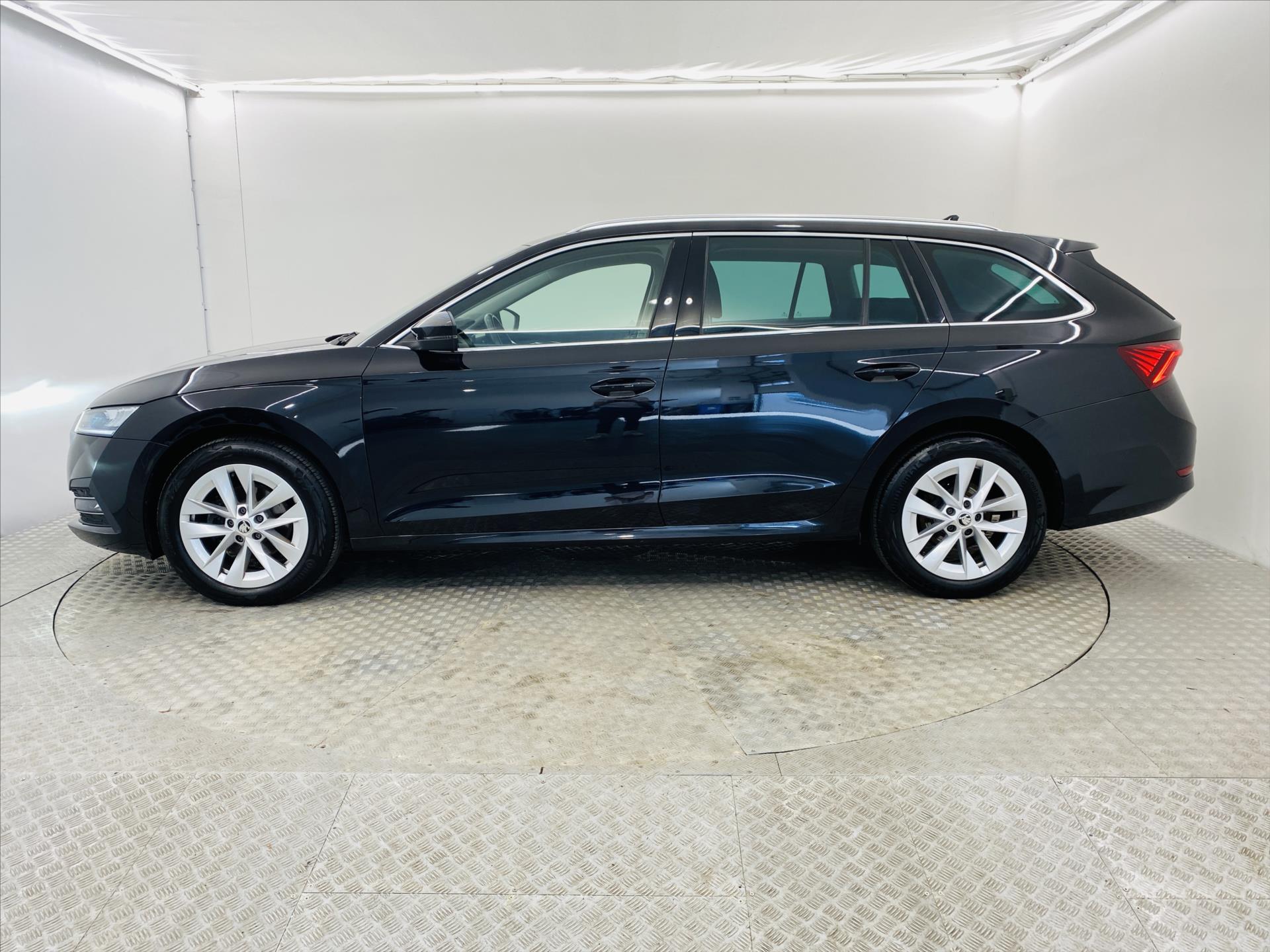 skoda-octavia-2-0-tdi-dsg-110-kw-style - 2