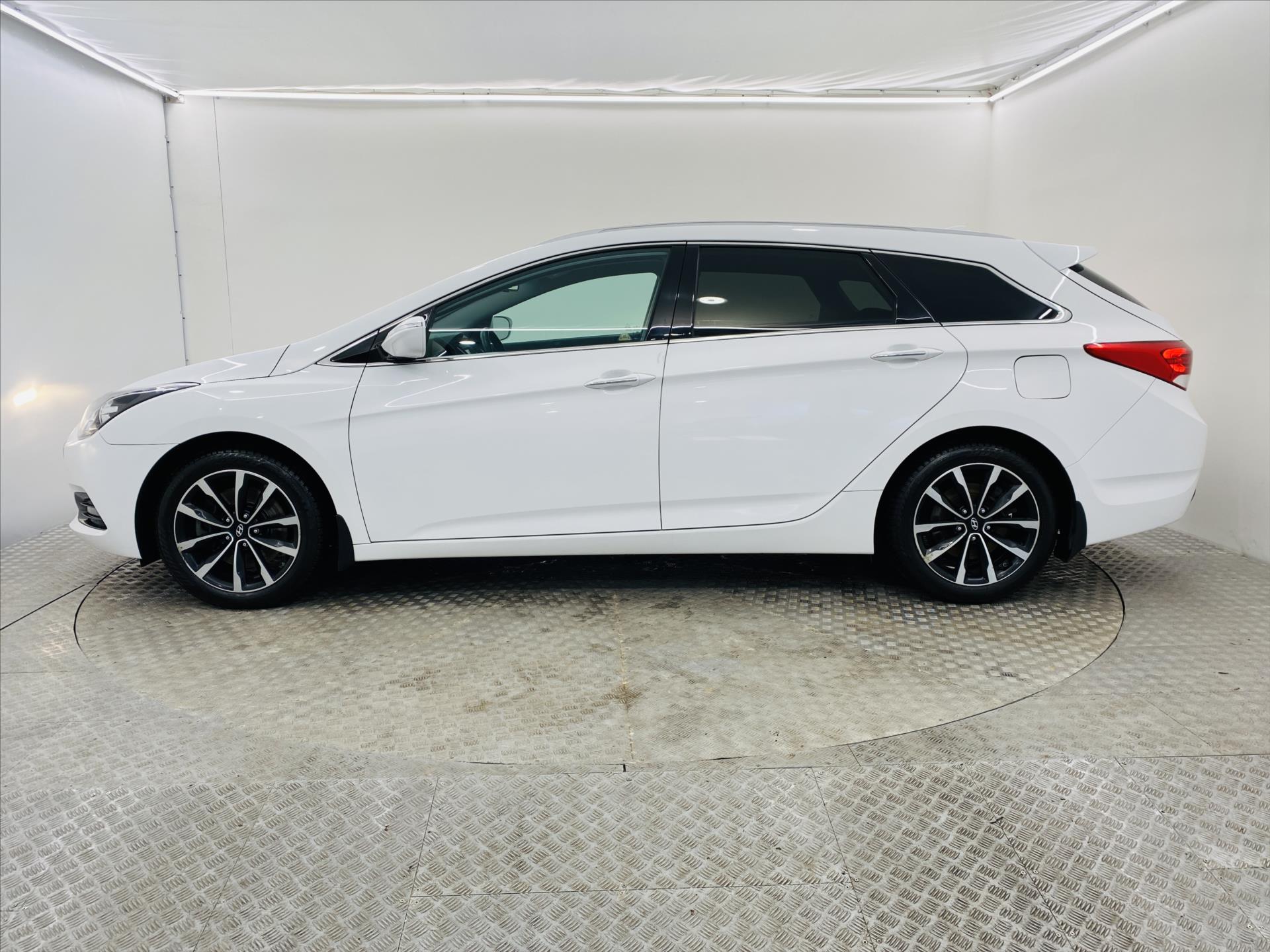 hyundai-i40-1-7-crdi-104kw - 2