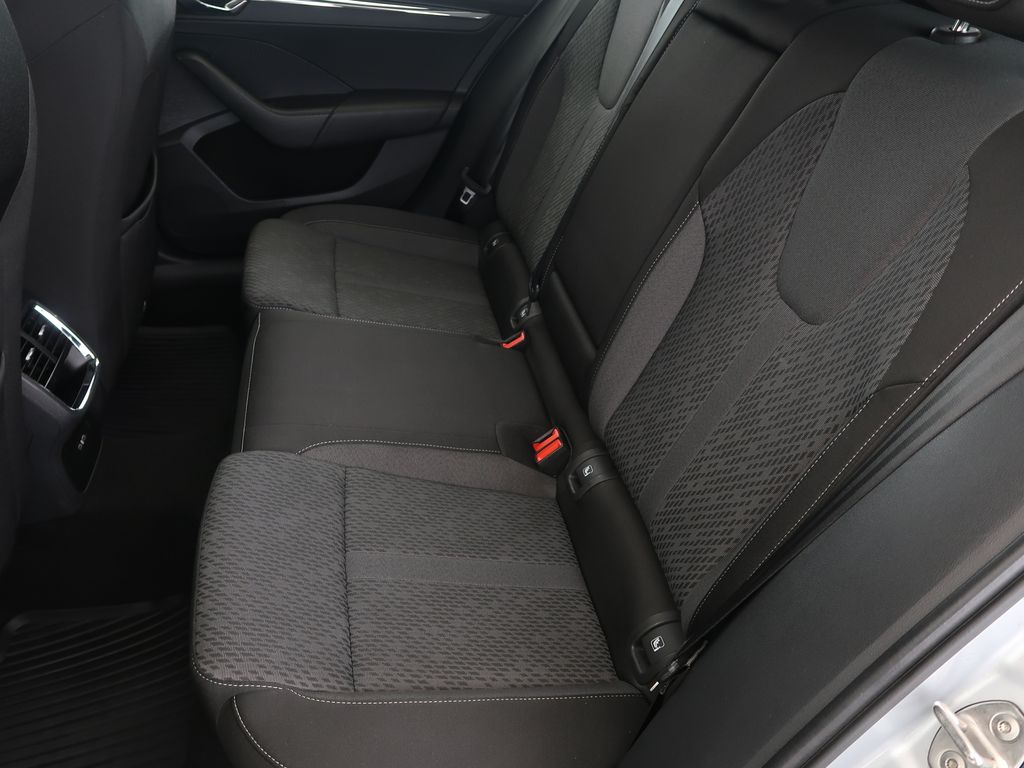 skoda-octavia-2-0tdi-cz-1maj-dph-style-at - 9