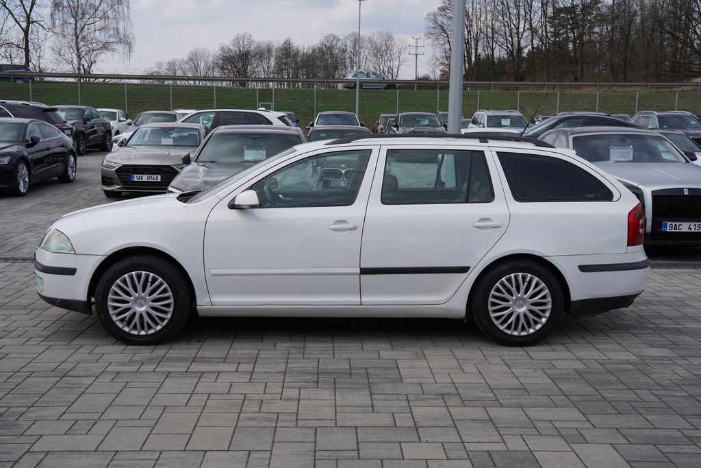 skoda-octavia-1-6-fsi-116ps-elegance-kuze-cr - 2