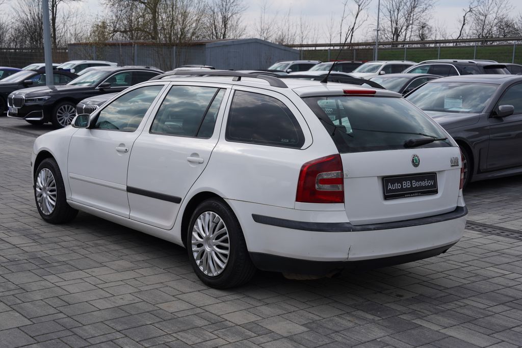 skoda-octavia-1-6-fsi-116ps-elegance-kuze-cr - 3