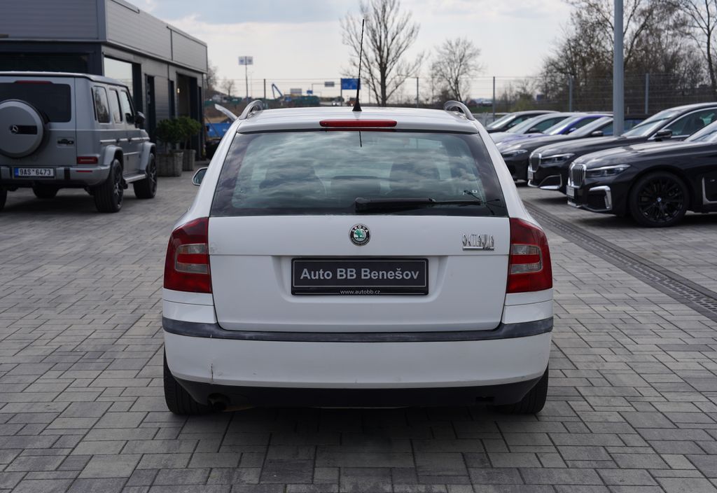 skoda-octavia-1-6-fsi-116ps-elegance-kuze-cr - 4