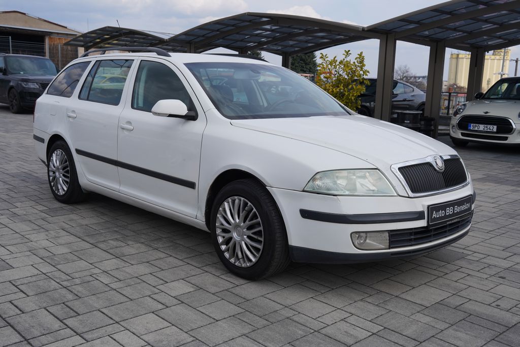 skoda-octavia-1-6-fsi-116ps-elegance-kuze-cr - 7