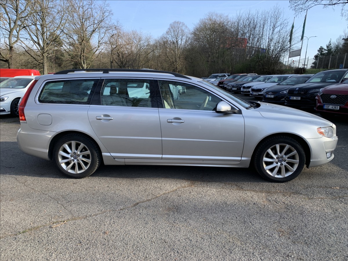 volvo-v70-2-4-d5-awd-cr - 3