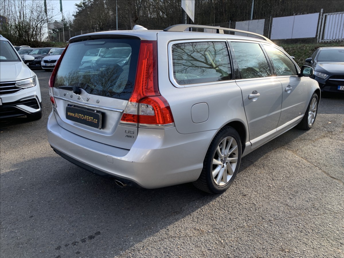 volvo-v70-2-4-d5-awd-cr - 4