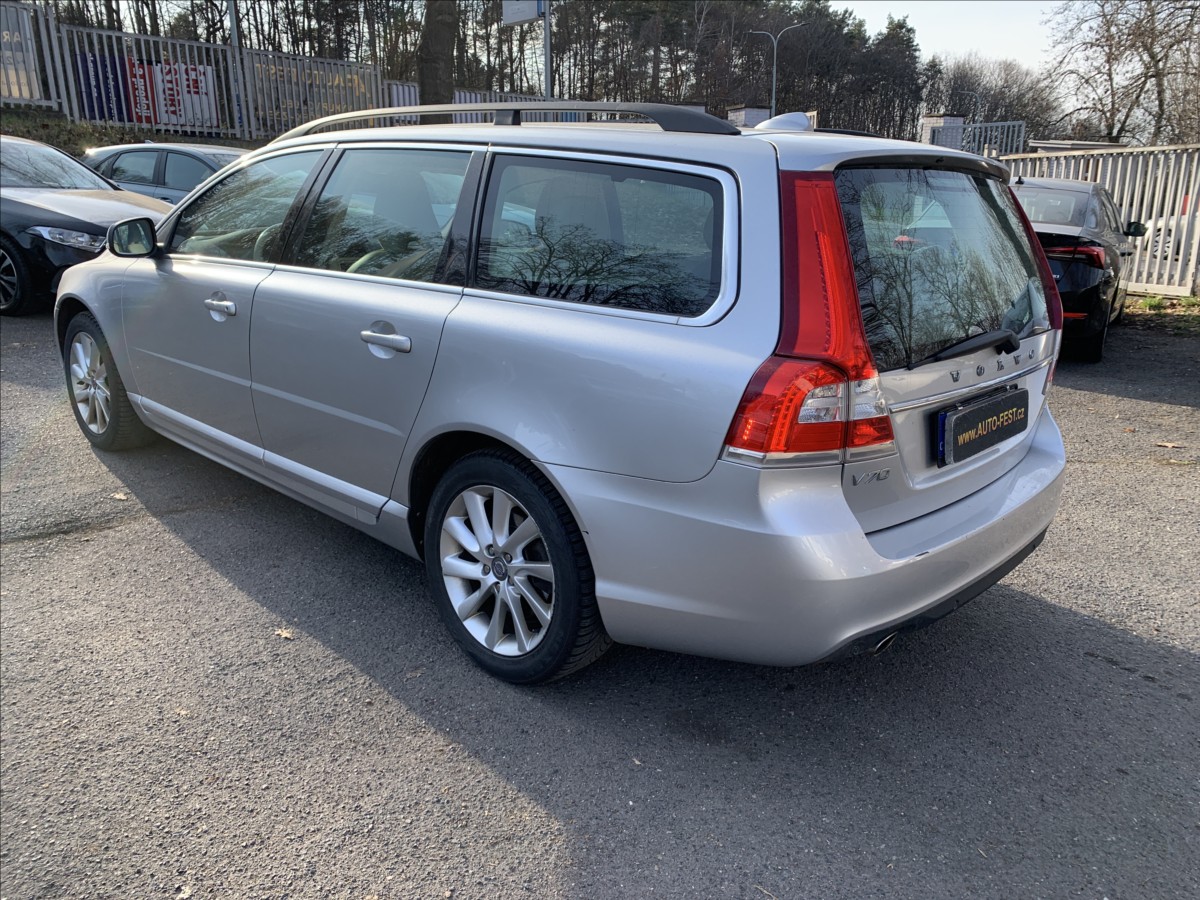 volvo-v70-2-4-d5-awd-cr - 6