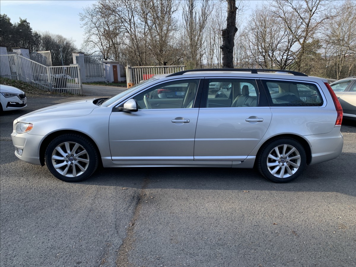 volvo-v70-2-4-d5-awd-cr - 7