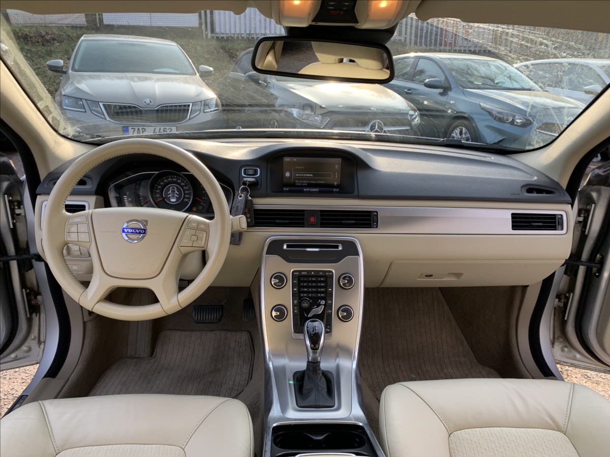 volvo-v70-2-4-d5-awd-cr - 8