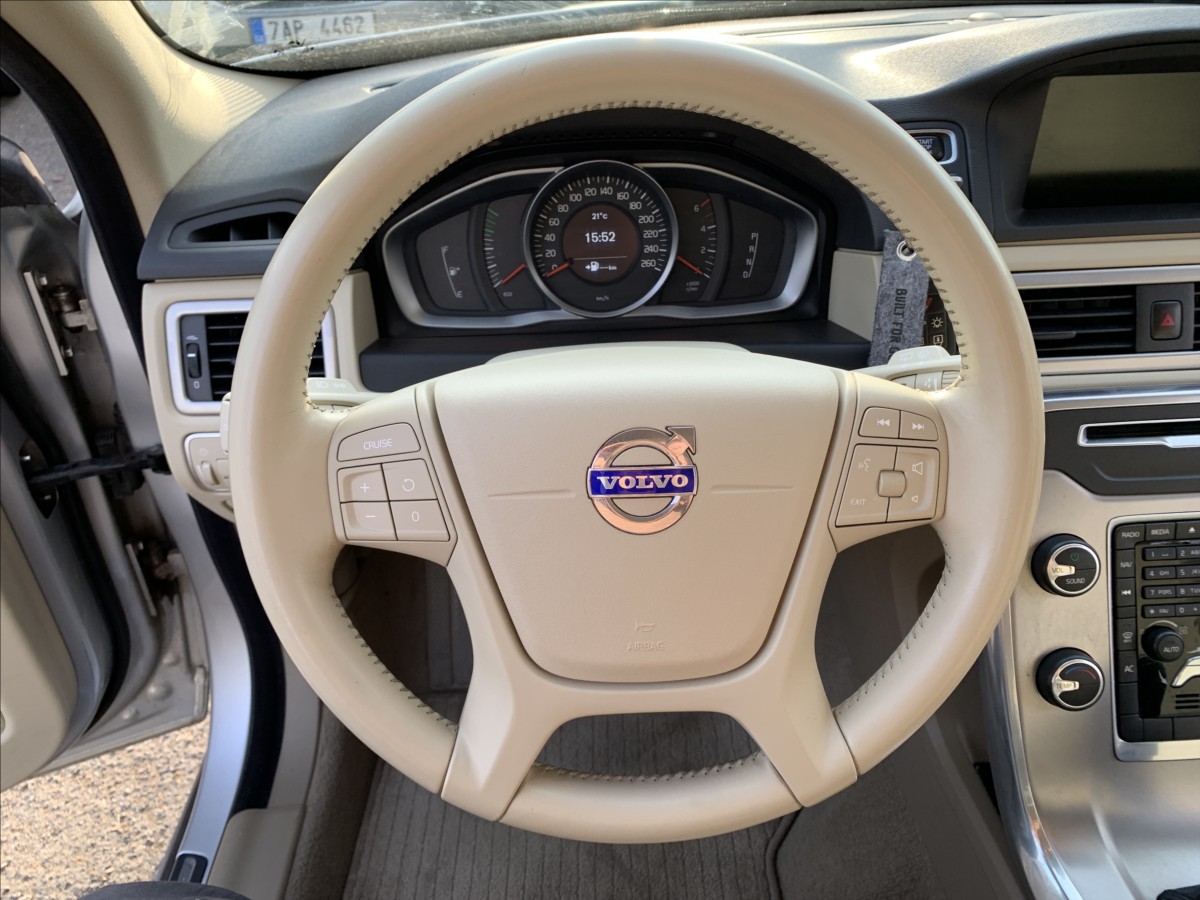 volvo-v70-2-4-d5-awd-cr - 9