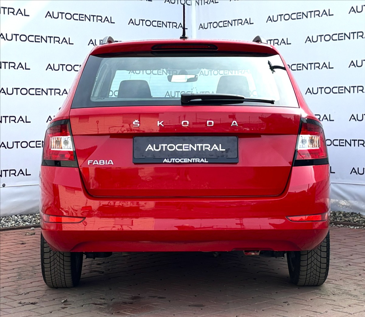 skoda-fabia-1-0-tsi-1-maj-cr-dph - 4