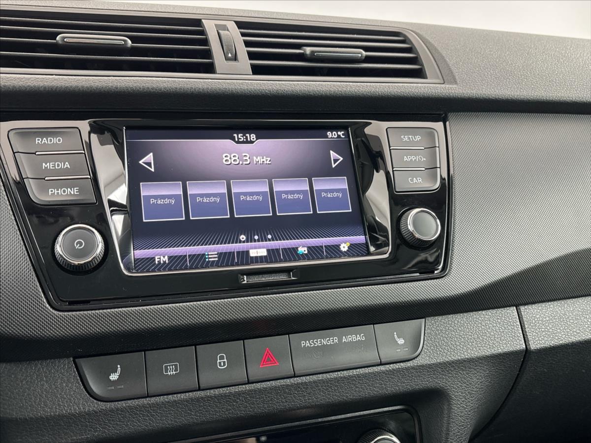 skoda-fabia-1-0-tsi-tour-black - 5