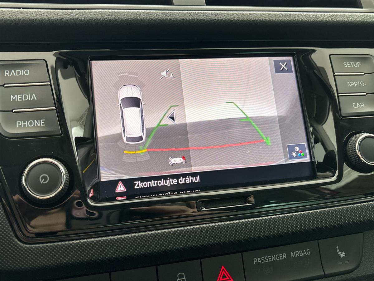 skoda-fabia-1-0-tsi-tour-black - 6