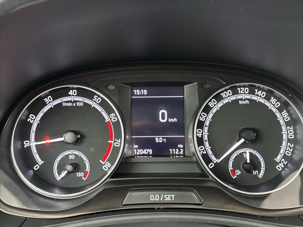 skoda-fabia-1-0-tsi-tour-black - 7