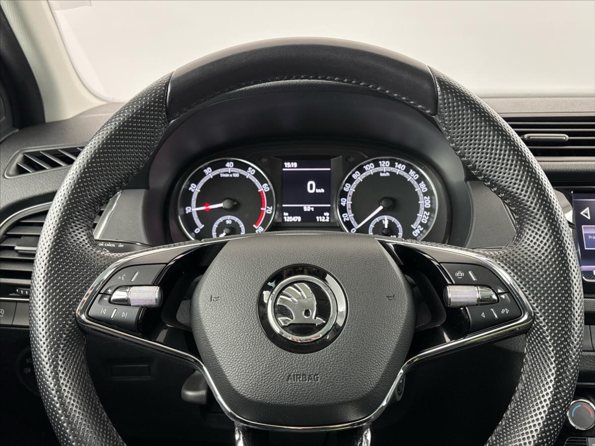 skoda-fabia-1-0-tsi-tour-black - 8