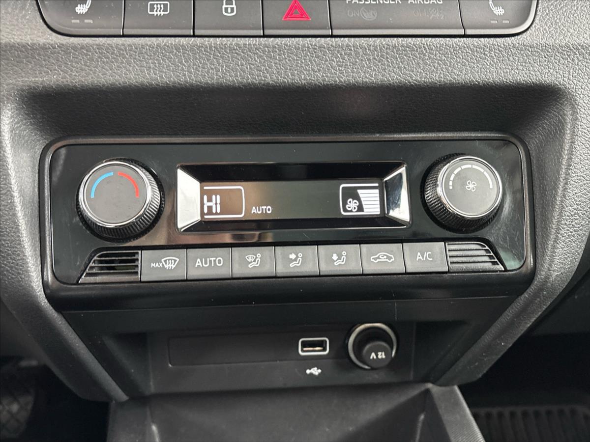 skoda-fabia-1-0-tsi-tour-black - 9