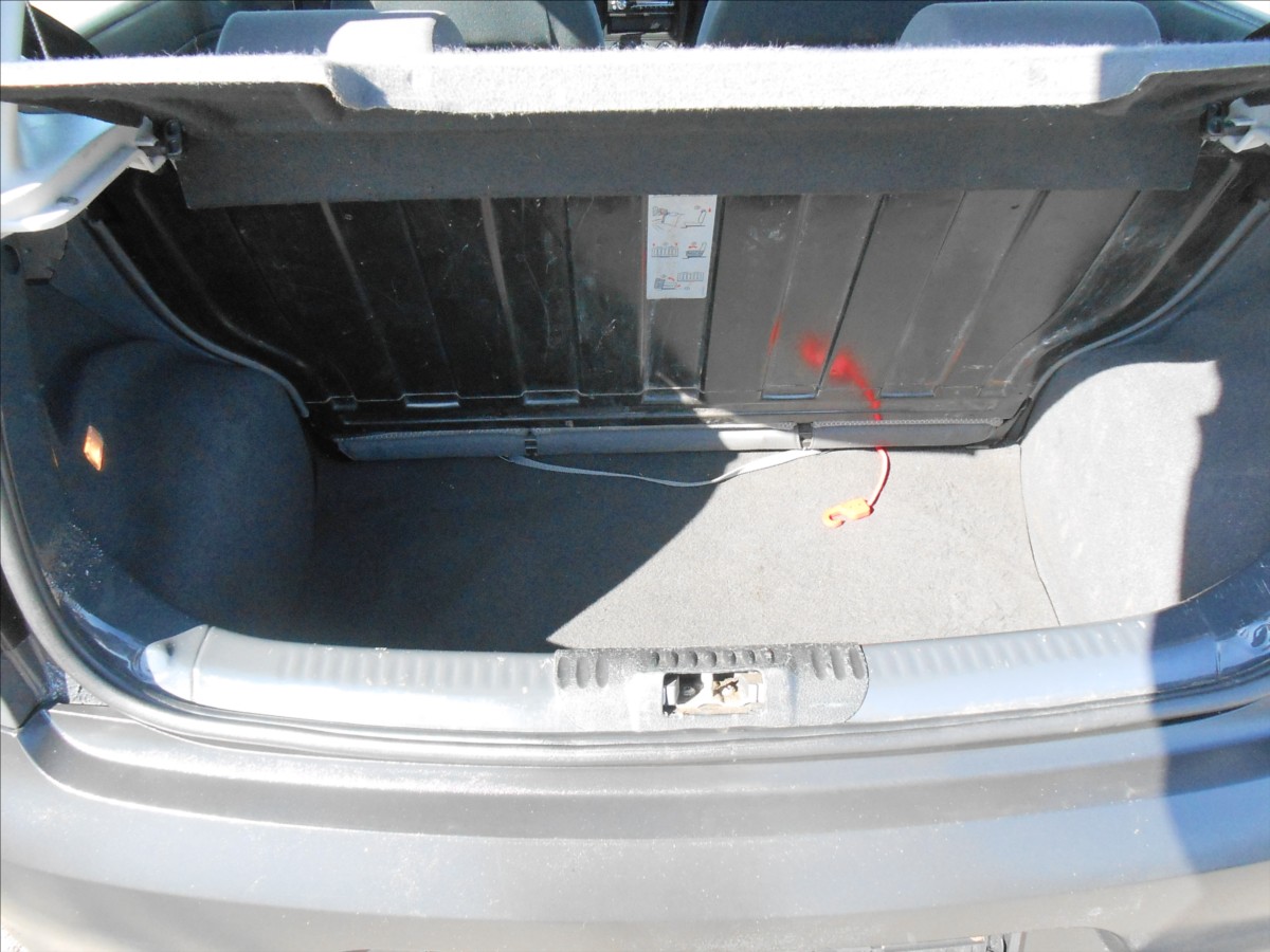 volkswagen-fox-1-2-htp-81-084-km-serviska - 9