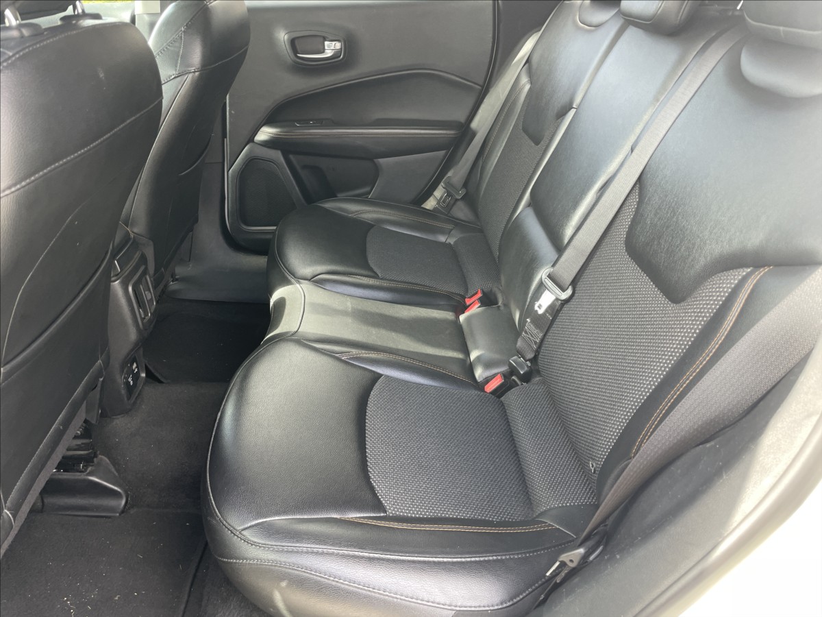 jeep-compass-2-0-crd-103kw-4x4-limited-9automat-bez-koroze - 7