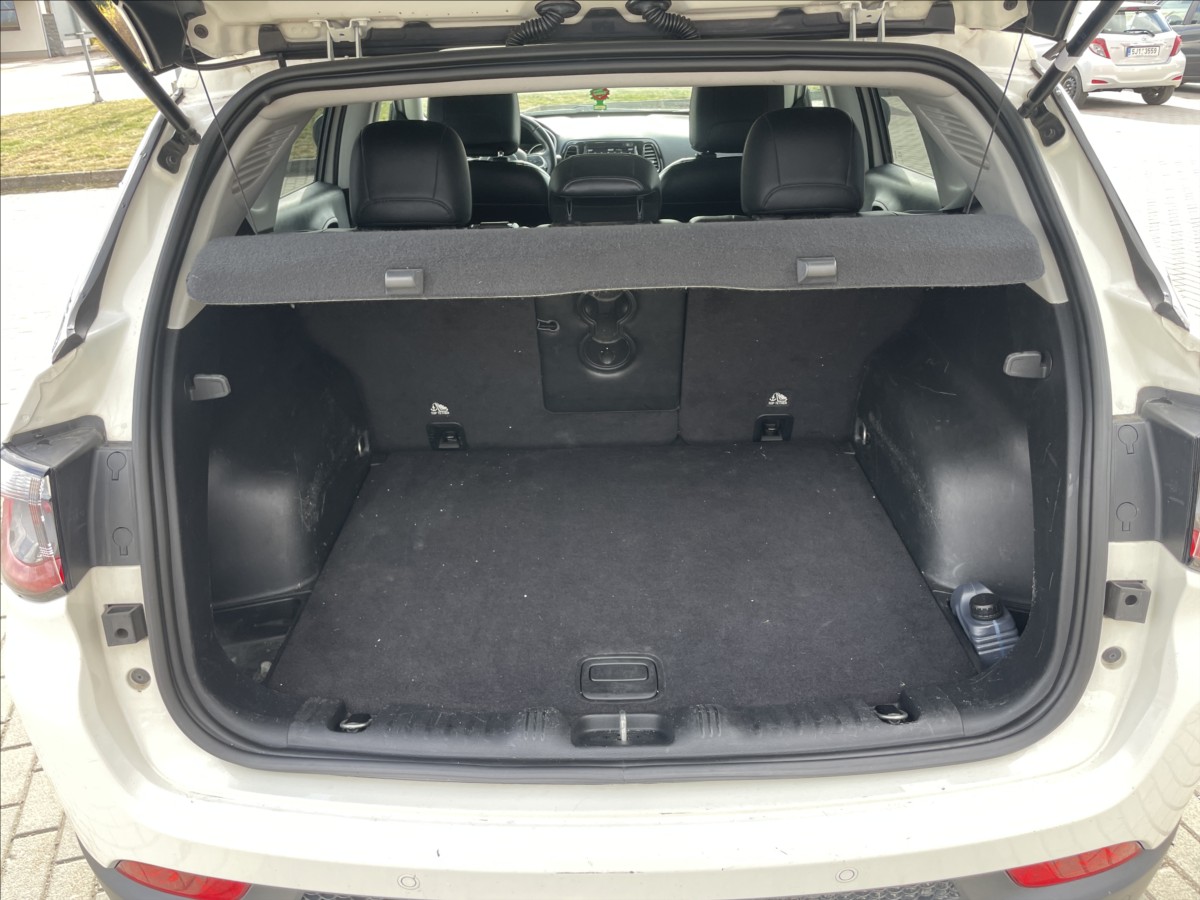 jeep-compass-2-0-crd-103kw-4x4-limited-9automat-bez-koroze - 8