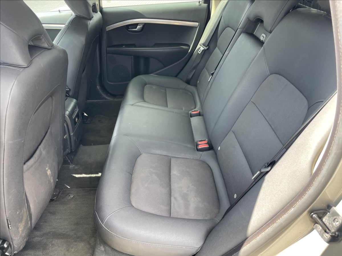 volvo-v70-2-0-d-100kw-momentum-kinetic-odp-dph - 7