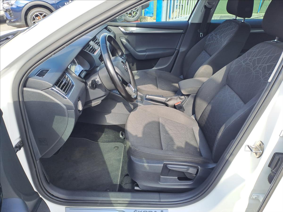 skoda-octavia-1-6-tdi-85kw-dsg-style - 4