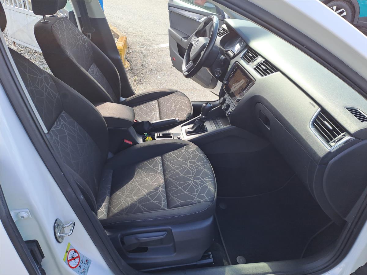 skoda-octavia-1-6-tdi-85kw-dsg-style - 7