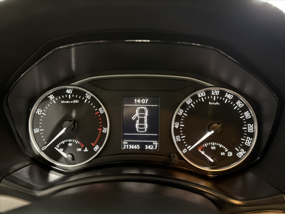 skoda-octavia-1-4-tsi-90kw-elegance-vyhrev - 9