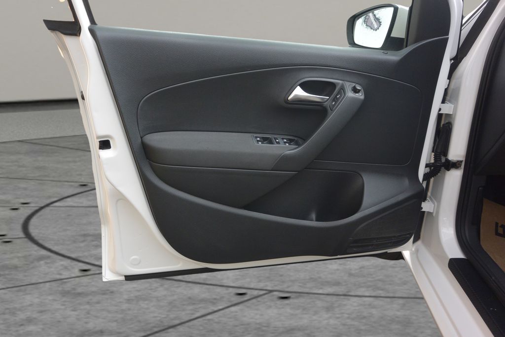 volkswagen-polo-1-2tsi-66kw-navi-klima - 8